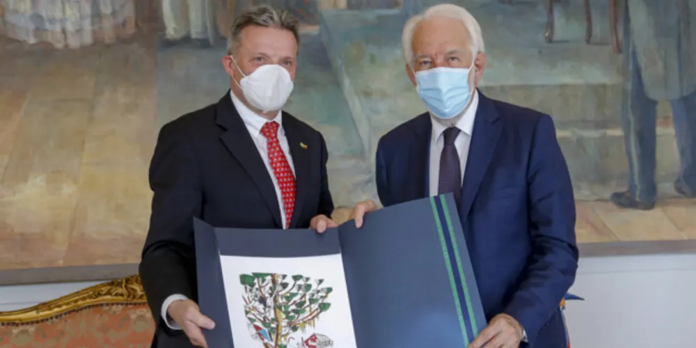 O vice-governador Darci Piana se encontrou nesta quarta-feira (27), no Palácio Iguaçu, com cônsul-geral da Alemanha em São Paulo, Thomas Schmitt. A reunião serviu para estreitar laços e buscar novos mecanismo de parcerias.