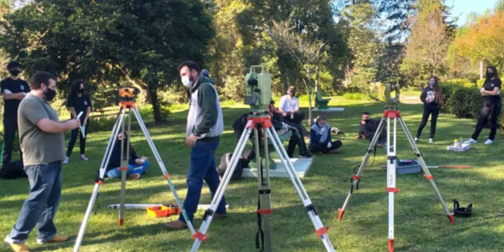 Prazo segue até 26 de novembro. Estudantes do 9º ano que vão começar o Ensino Médio em 2022 e desejam aliar o ensino regular a um curso profissionalizante devem comunicar o interesse diretamente às instituições que ofertam essas vagas.