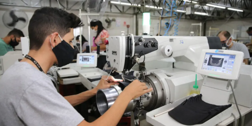 Apenas sete dos 15 locais analisados na Pesquisa Industrial Mensal (PIM-PF Regional) apontaram crescimento (além do Paraná, evoluíram os parques fabris de Amazonas, Paraná, Bahia, Rio de Janeiro, São Paulo e Santa Catarina), enquanto a média nacional recuou 0,7%.