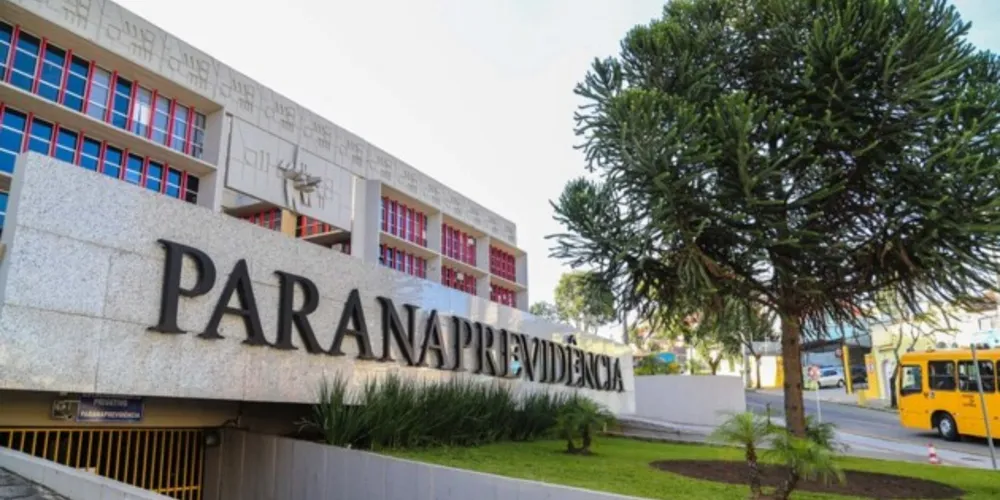 Regime de Previdência Complementar foi instituído com a Reforma da Previdência. Para os servidores civis atuais, a lei institui programa de incentivo à migração.