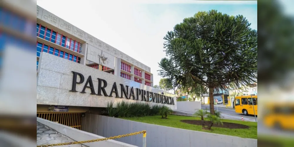 Regime de Previdência Complementar foi instituído com a Reforma da Previdência. Para os servidores civis atuais, a lei institui programa de incentivo à migração.
