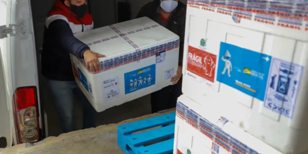 Governo do Estado do Parana recebe mais um lote de vacinas