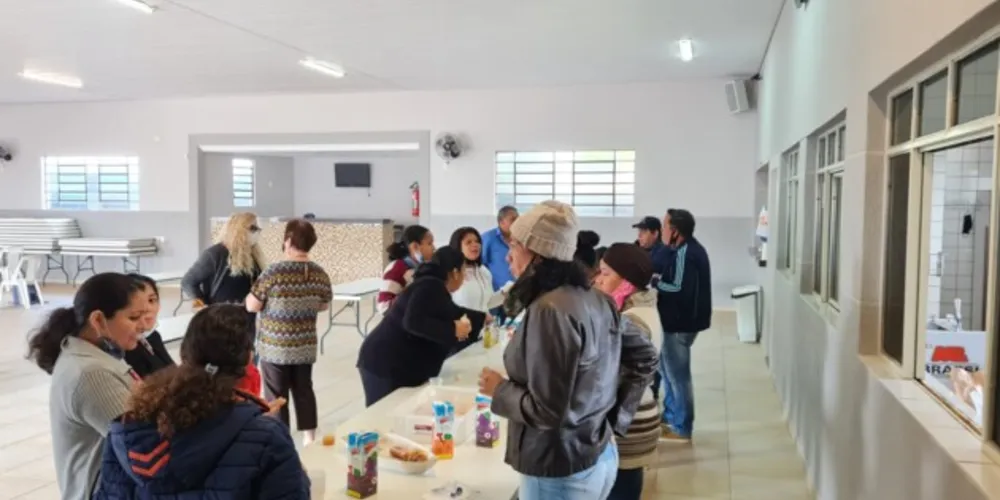 A oficina acontece no salão da igreja Nossa Senhora do Perpétuo Socorro