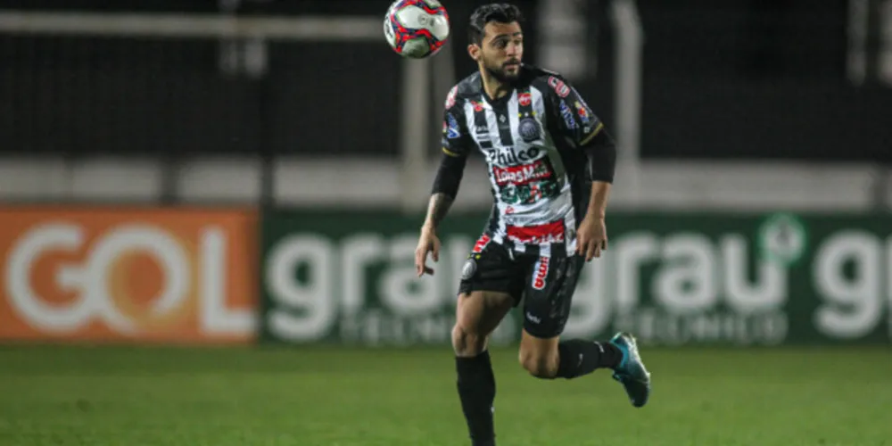 Atacante Rafael Oller deve iniciar a partida nesta noite