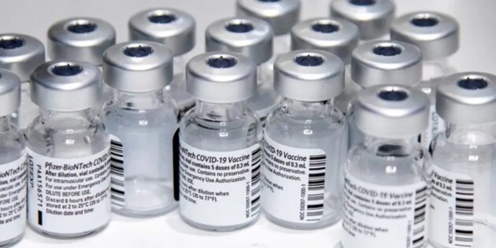 O imunizante da Pfizer é aplicado em duas doses.