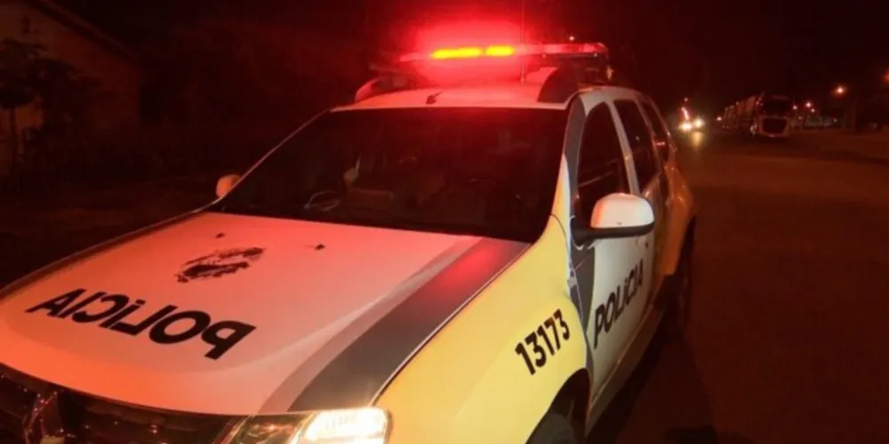 Homem chegou agressivo em casa e partiu para cima da companheira torcendo seu braço para trás com a intenção de fraturar