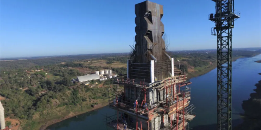Obras da Ponte da Integração Brasil-Paraguai estão 70% concluídas