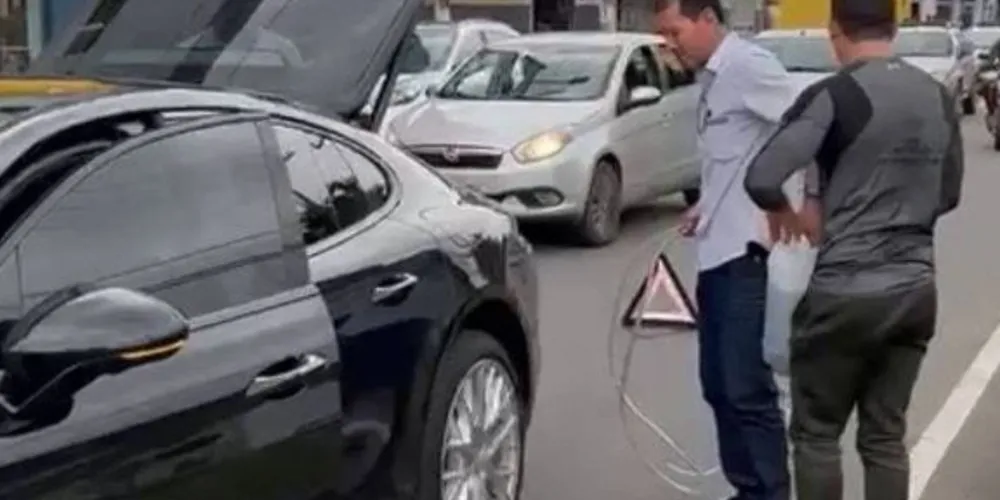 Porsche Panamera, do empresário Anderson Franco, ficou sem combustível no meio da avenida