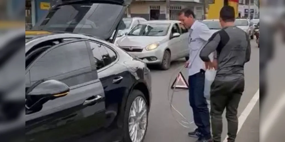Porsche Panamera, do empresário Anderson Franco, ficou sem combustível no meio da avenida