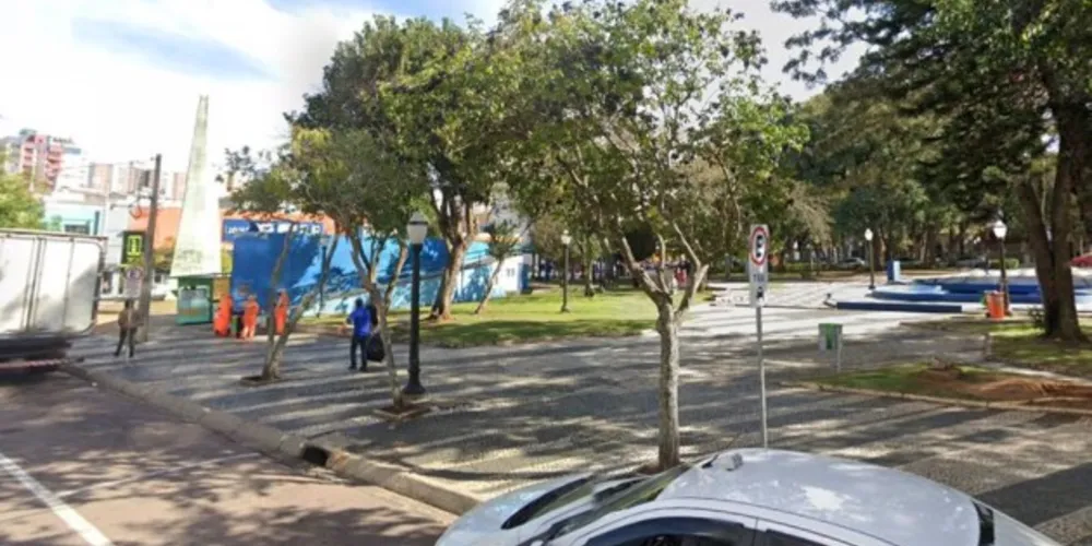 Imagem ilustrativa da imagem Homem é morto a facadas em praça no centro de PG