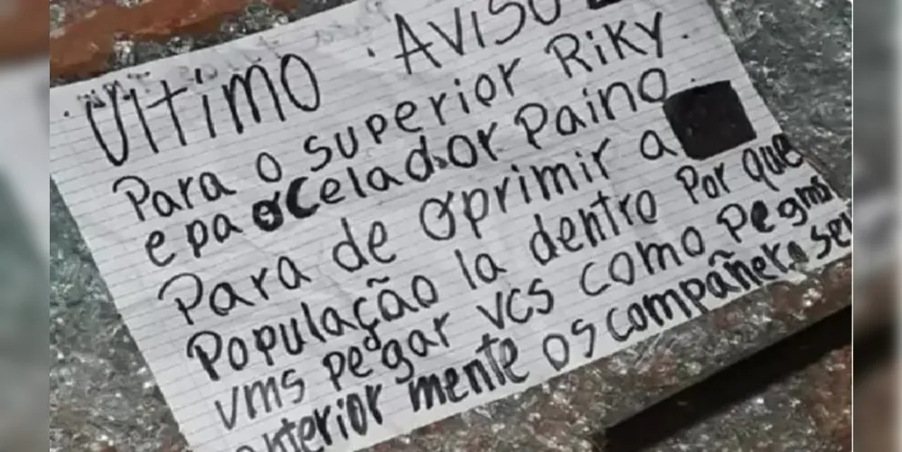 Os tiros atingiram uma casa, onde foi deixado um bilhete, em português.