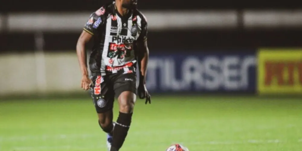 Zagueiro Reniê foi um dos destaques da partida no Rei Pelé