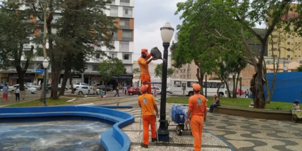Calçadão terá bancos e ficará mais florido com paisagismo