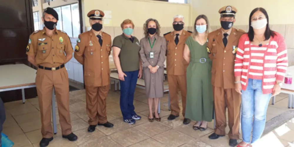 Equipe diretiva, equipe pedagógica e corpo docente do Colégio Estadual Cívico Militar Gal. Antônio Sampaio.