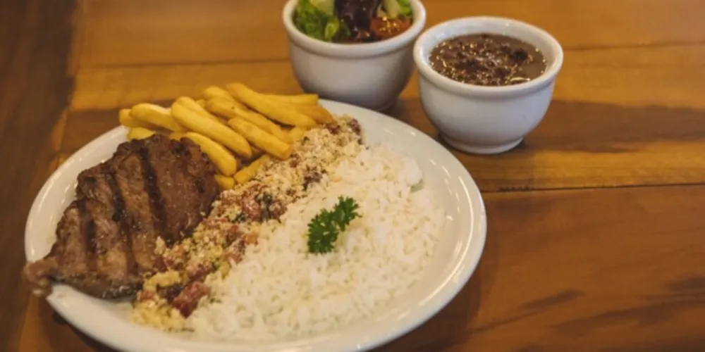 Lumen Café está localizado na esquina das ruas XV de Novembro e Sete de Setembro