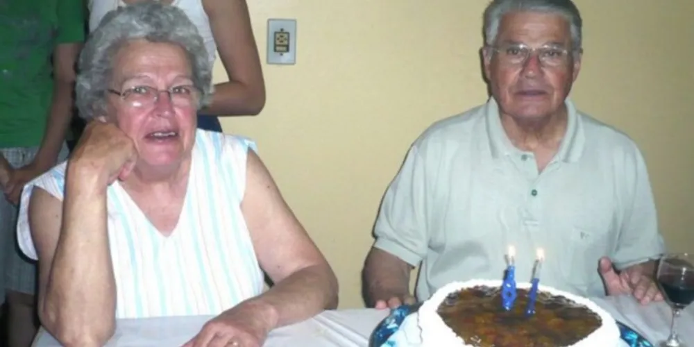 Beatriz ao lado do marido, Delmar: desaparecimento da idosa em outubro de 2012 é um mistério para a família