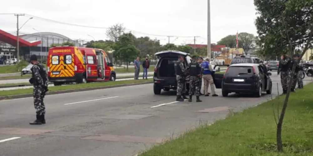 Troca de tiros e perseguição causa a morte dos suspeitos.