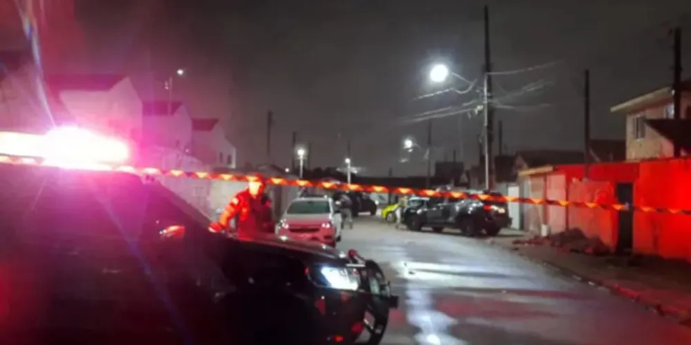 Os suspeitos foram mortos em uma troca de tiros com a polícia e outros três suspeitos foram detidos.