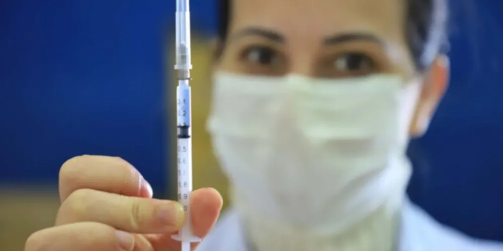 Será feita aplicação para quem tomou a primeira dose dessa fabricante até dia 12 de junho. A imunização acontece na segunda-feira (6)