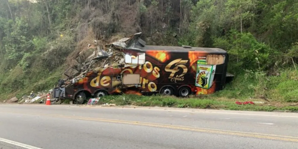 Acidente aconteceu na madrugada desta segunda-feira