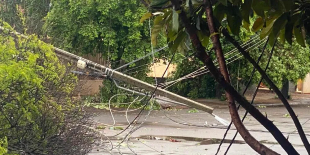A falta de energia elétrica provocada pelas fortes chuvas continua afetando os sistemas de abastecimento de água em diversas cidades 