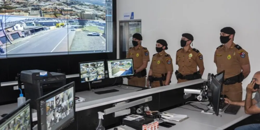 Equipes da Polícia Militar visitaram o Centro Integrado de Segurança (CIS) da cidade