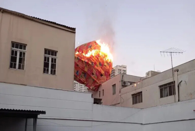 Guarda Municipal flagrou a queda do balão sobre o imóvel.