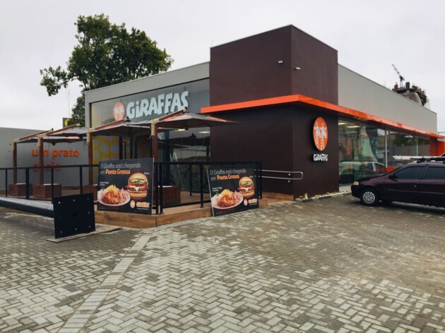 O Giraffas tem 40 anos de experiência com cerca de 400 unidades em 25 estados brasileiros e mostra consistente plano de expansão. É a maior rede de refeições completas do mercado brasileiro.
