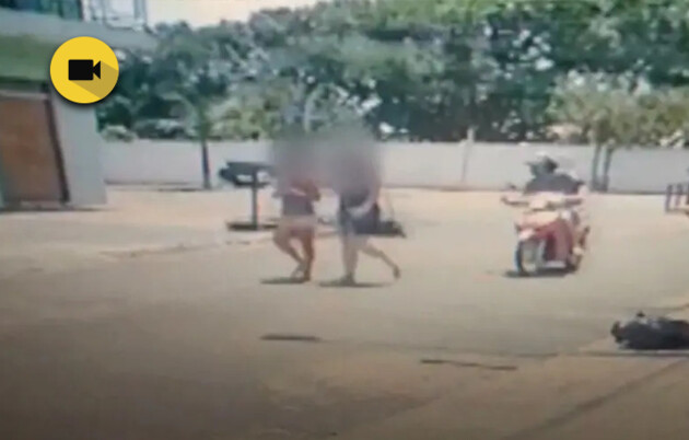Vítima de assédio estava tentando atravessar a rua quando foi surpreendida pelo motociclista.