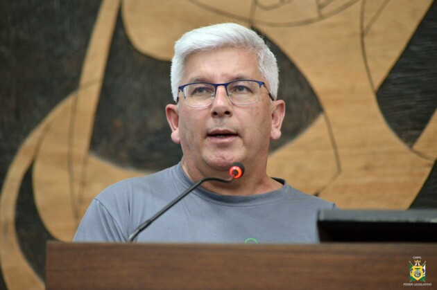 Roberto Carlos Ferensovicz, presidente do SindServ, na Câmara Municipal de Ponta Grossa.