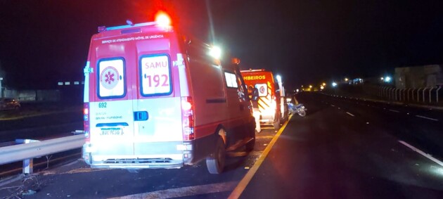 A colisão aconteceu por volta das 21h da noite de ontem na Avenida Souza Naves