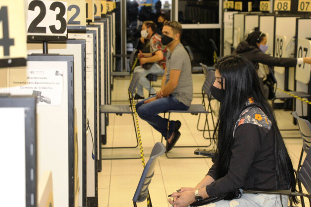 Semana no Paraná começa com 3.527 vagas de emprego.