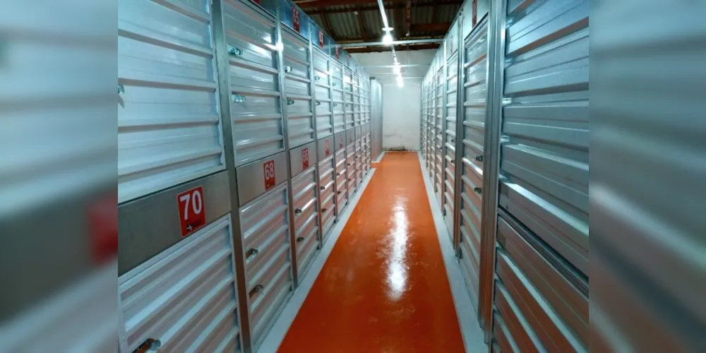 A empresa aluga espaços privativos com o tamanho adequado para armazenar itens, sejam pessoais ou comerciais