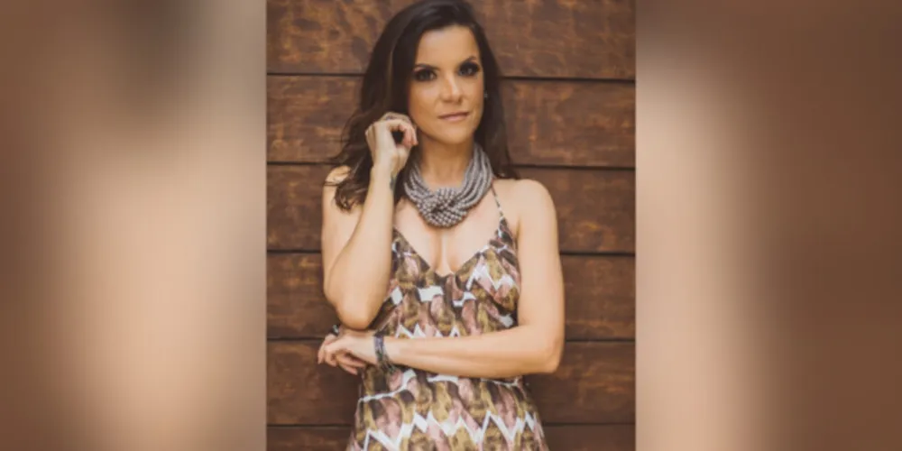 NOVO CICLO - A empresária Ana Rita Rocha reserva o próximo
sábado (13) para receber os cumprimentos pela chegada de seu
aniversário. Ana Rita, responde pela Modelle Cintas e Modeladores,
trazendo produtos de alta qualidade e com a certeza do resultado
eficaz aos seus clientes. Da coluna RC os votos prosperidade e
felicidades.