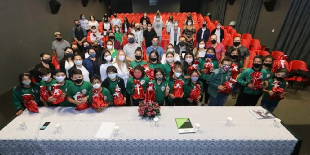 Imagem ilustrativa da imagem Vamos Ler entrega prêmio a Jaguariaíva por 'Melhor Blog'