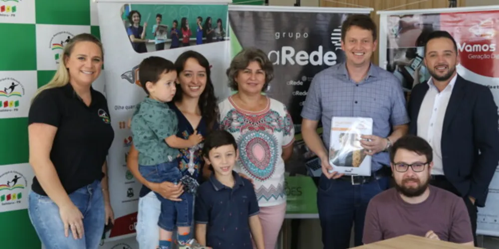 Imagem ilustrativa da imagem Foto rende premiação a aluno de Imbituva no Vamos Ler