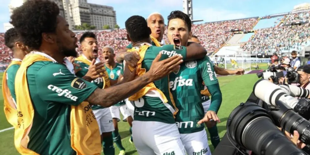 Verdão venceu a partida por 2X1 em Montevidéu