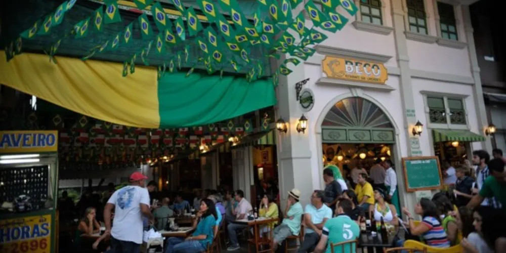 A dose padrão à qual a pesquisa se refere é a de 14 g de álcool puro, o que corresponde a 45 ml de destilado, ou 150 ml de vinho ou a uma lata de cerveja.