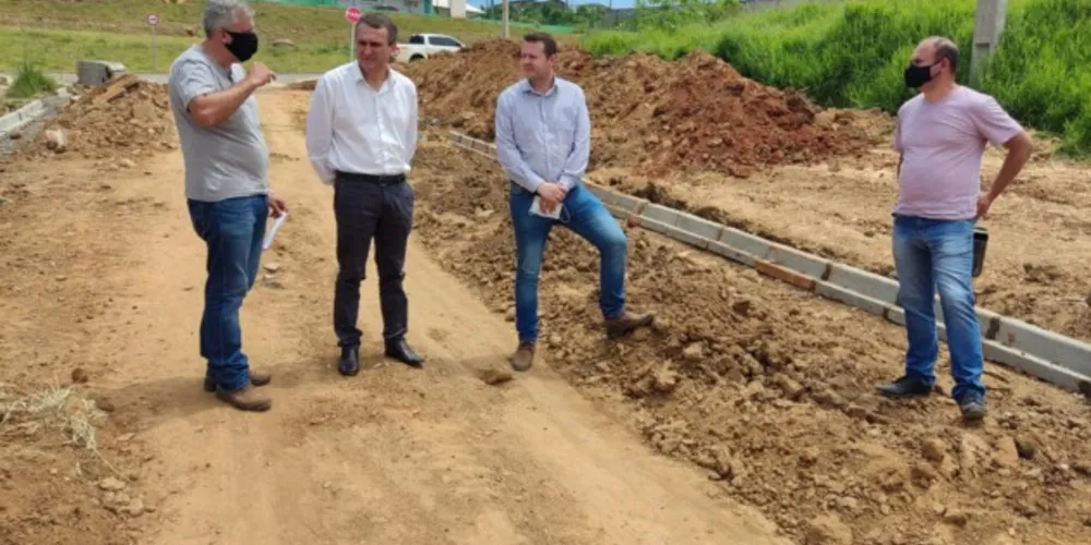 Prefeito Irani Barros esteve presente no local das obras