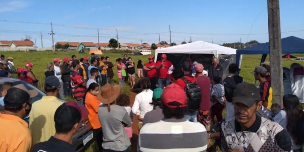 Local está ocupado por famílias desde o último sábado (4).