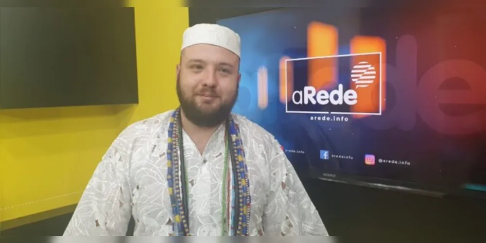 Babalorixá Hallison Mocelin, sacerdote do Ilê Axé Ogum Goolú, iniciado no Candomblé Kêto, em São Paulo, há 15 anos