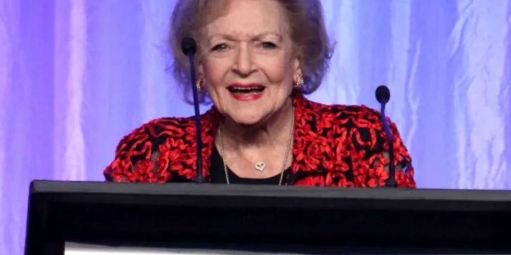 Betty White sendo homenageada em 2017, em Hollywood
