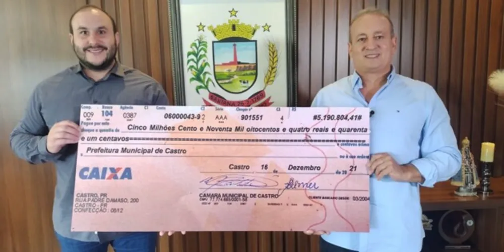 Durante a entrega, o prefeito Moacyr Fadel (Patriota) agradeceu à câmara pelo montante economizado