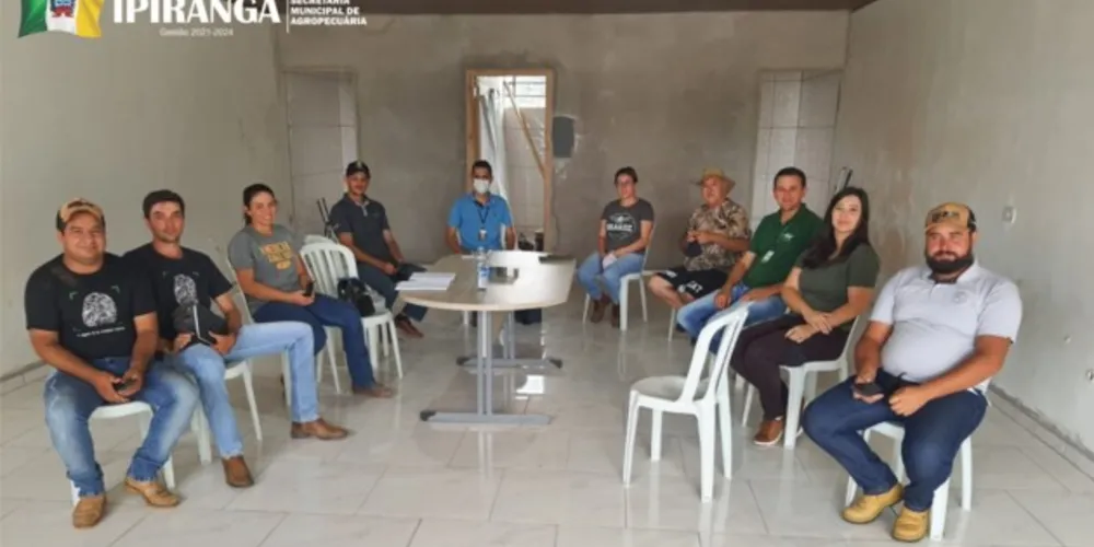 Produtores dialogaram a respeito das culturas que já estão em fase de plantio e sobre os fatores climáticos que afetaram o desenvolvimento de algumas atividades