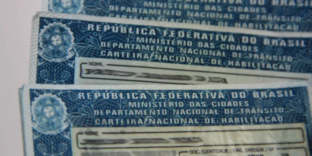 Cerca de 35 mil CNHs estão nesta situação, aguardando nas Ciretrans para serem retiradas por seus donos.