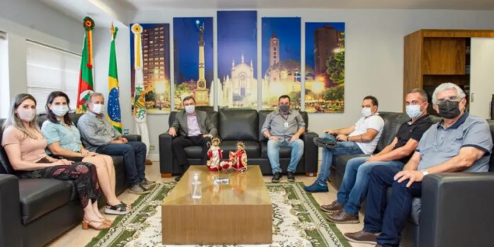 Prefeito Moacyr Fadel e equipe estiveram na cidade de Caxias do Sul para conhecer projeto