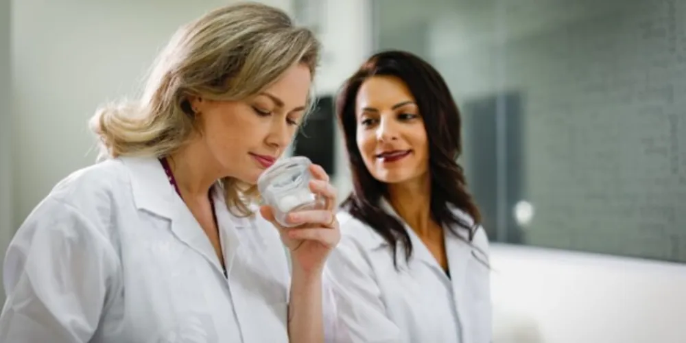 Pandemia gerou diversas consequências que perduram na vida dos infectados, sendo uma delas a perda de olfato