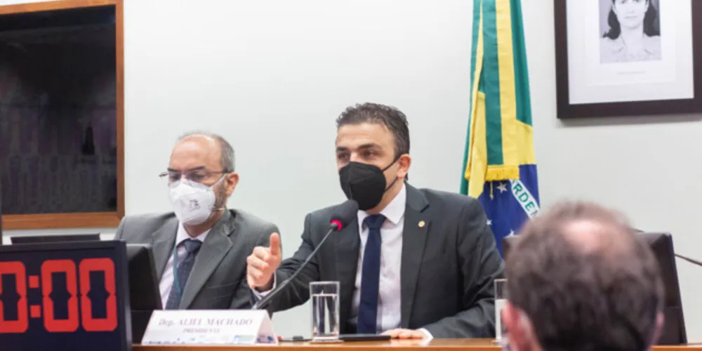 Relatório do deputado federal Aliel Machado (PSB-PR), foi aprovado