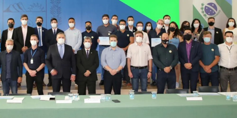 Os 40 novos membros do Cejuv foram apresentados no Palácio Iguaçu.