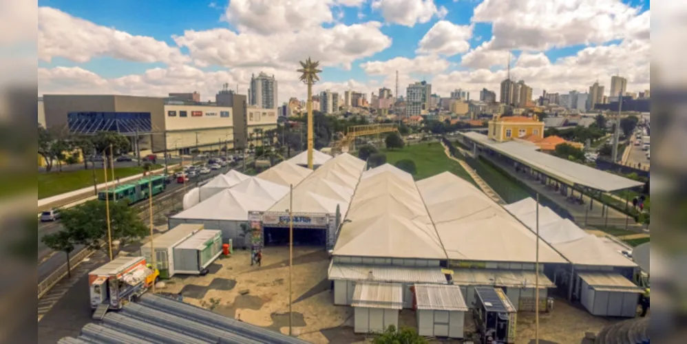 Feira reuniu flores, plantas, árvores frutíferas, artesanatos e mais